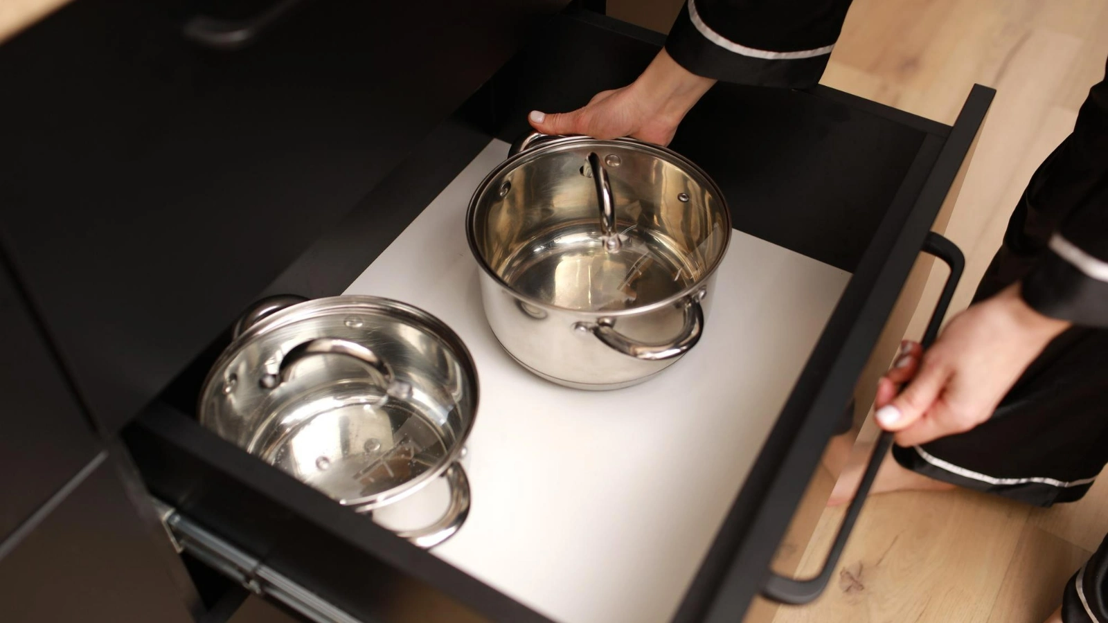 Learn How to Clean Stainless-Steel Pan Cleaning Experts